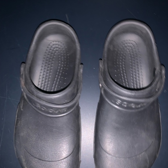 Crocs shoes for women’s - Picture 2 of 5